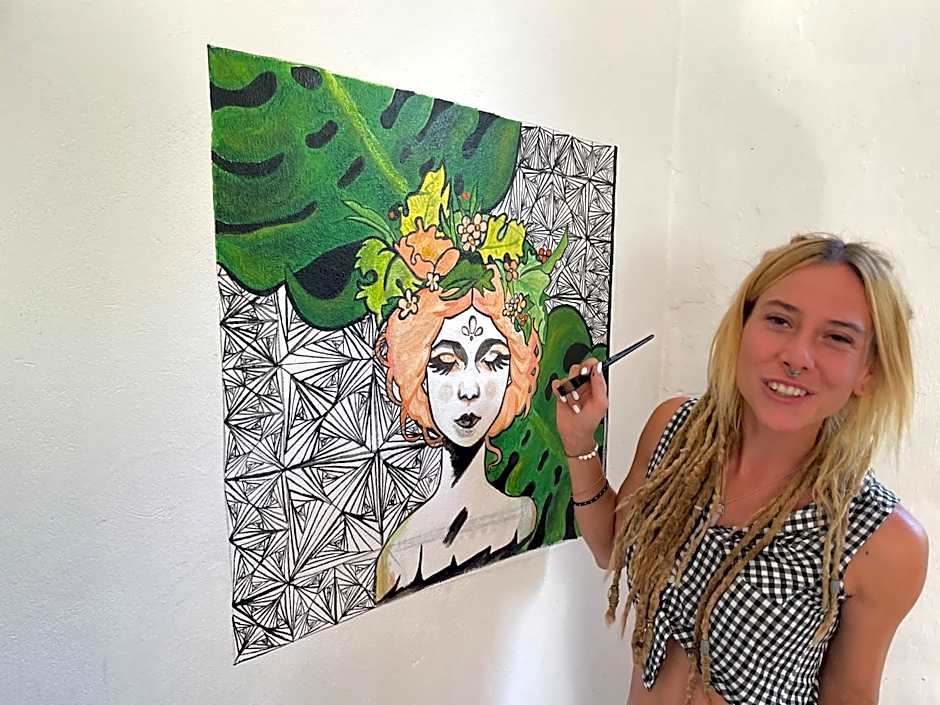 Balazs Guesthouse - in a green area, with our own garden - next to Metro 4 station