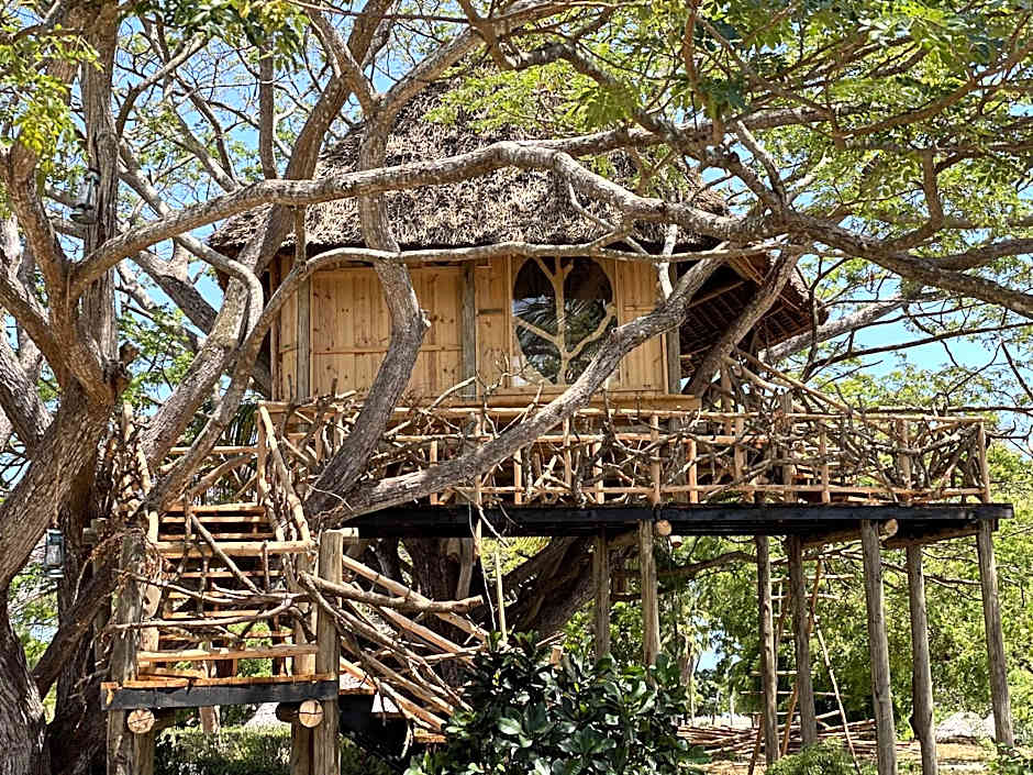 Antonio Beach Tree House Hotel & Spa