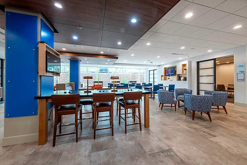 Holiday Inn Express and Suites Staunton By IHG