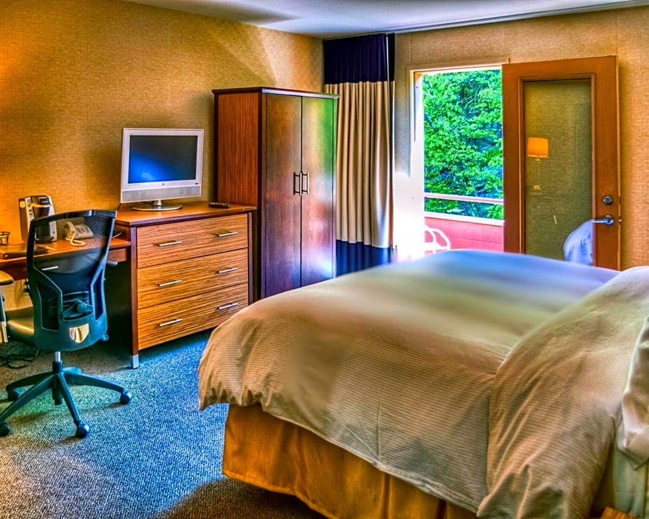 The Woodlands Inn