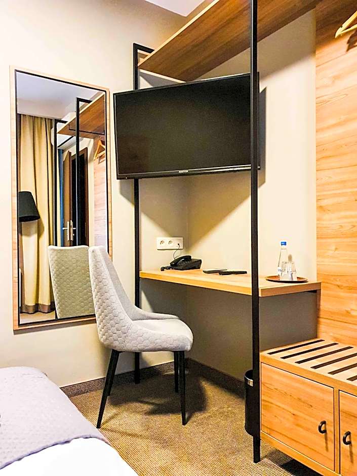 Comm Hotel Poznań Airport