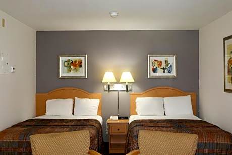 2 KING BEDS | MOBIL ACC RI SHWR NSMK KITCHEN