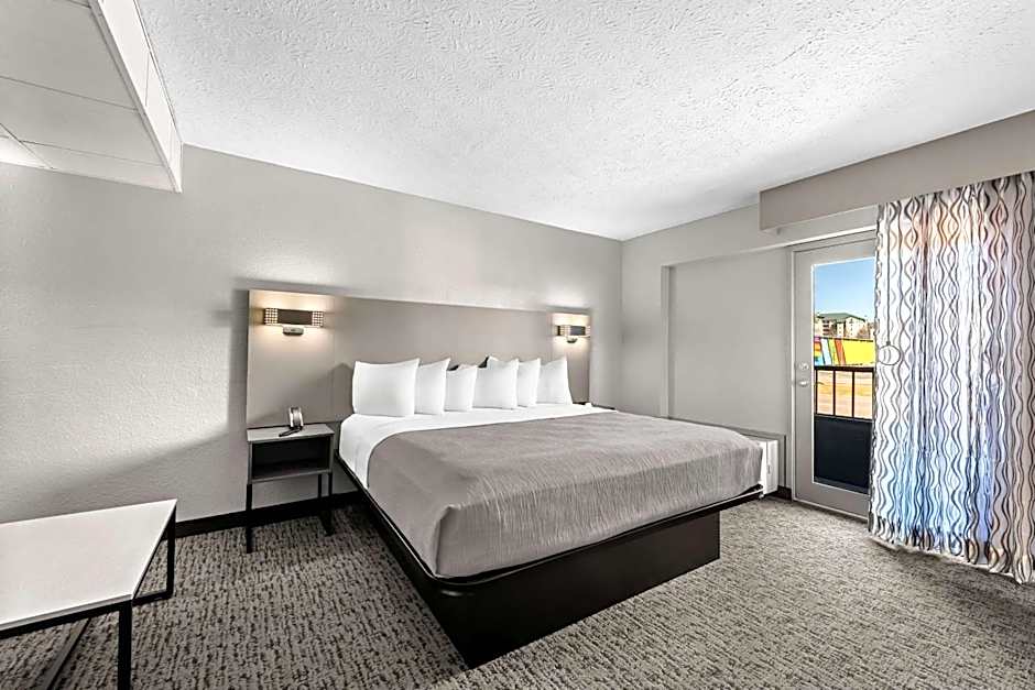 Quality Inn & Suites At Dollywood Lane