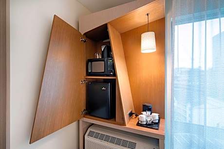 King Room with City View - Hearing Accessible