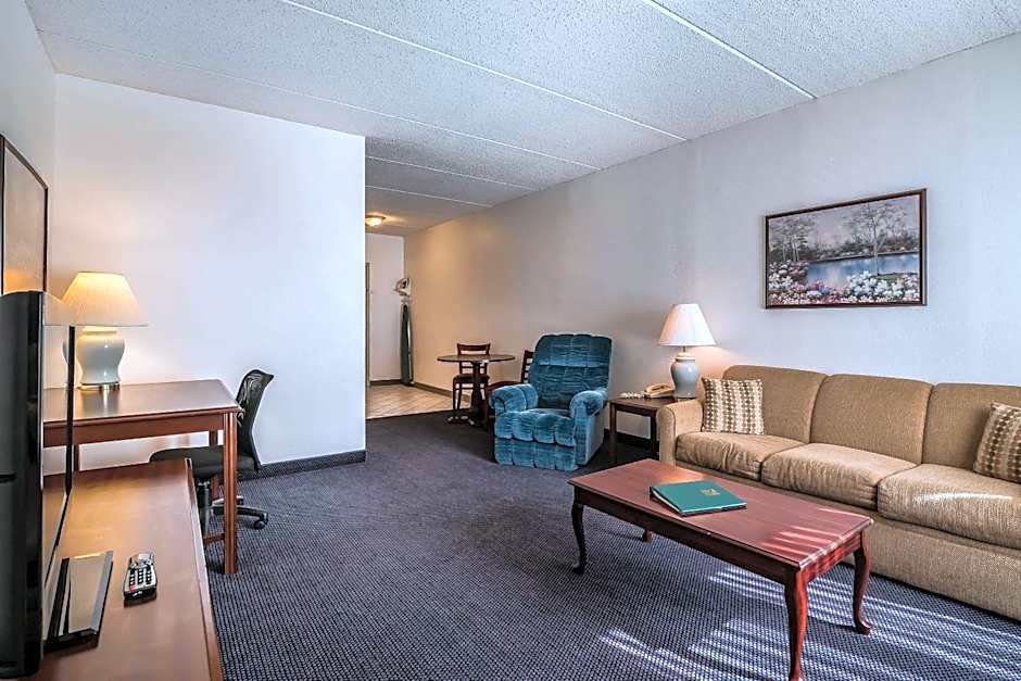 Quality Inn & Suites Albany Airport
