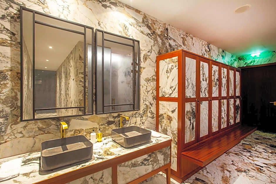 Wine & Books Porto Hotel