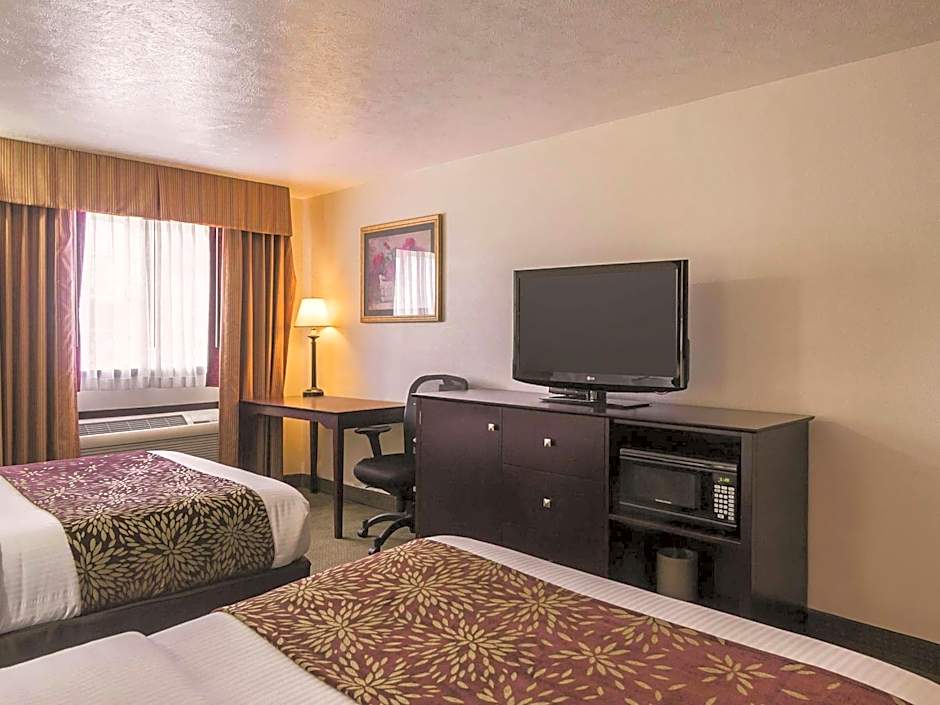 La Quinta Inn & Suites by Wyndham Woodburn