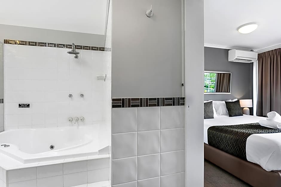 Peninsula Nelson Bay Motel and Serviced Apartments