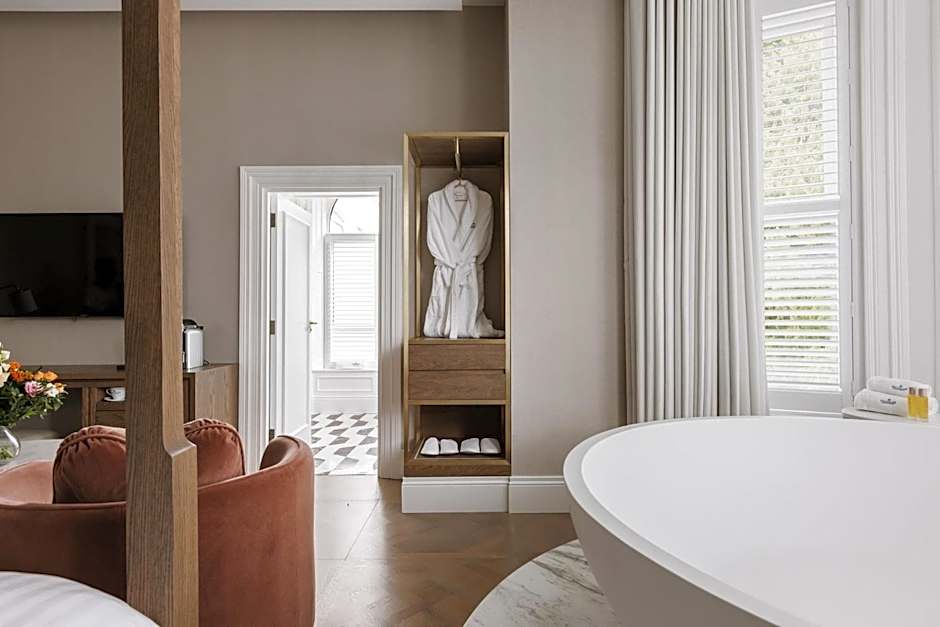 Photo 1 of 6 of Suite