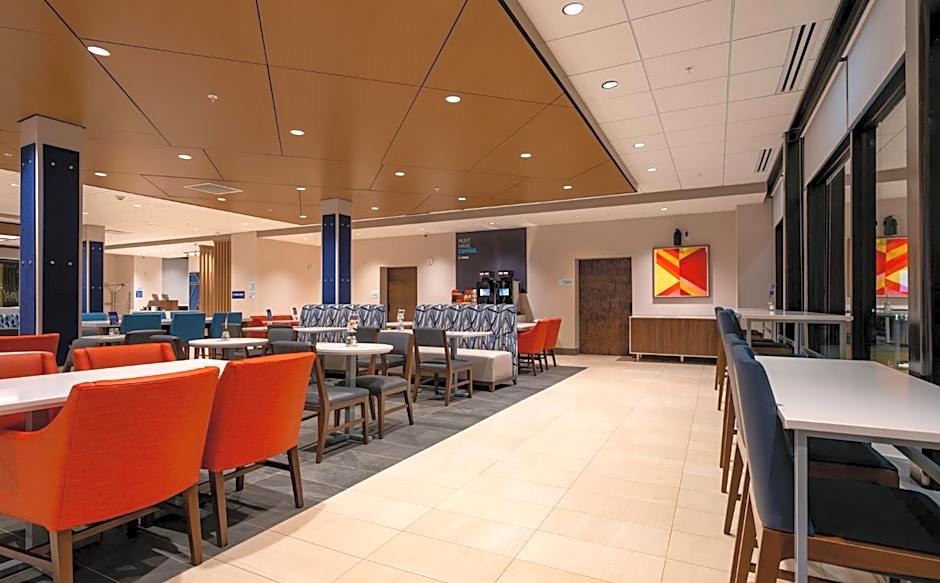 Holiday Inn Express & Suites Murfreesboro West by IHG