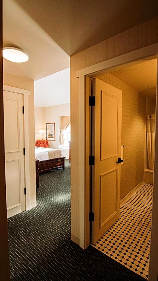 Photo 1 of 11 of Deluxe 1 King Bed