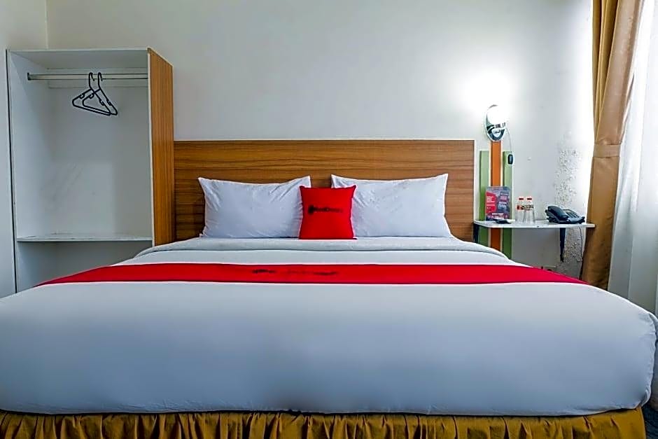 RedDoorz Plus @ Surapati 2