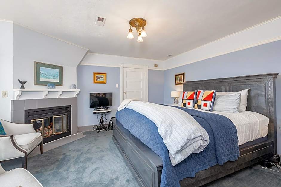 Nantucket Whale Inn, Half Moon Bay