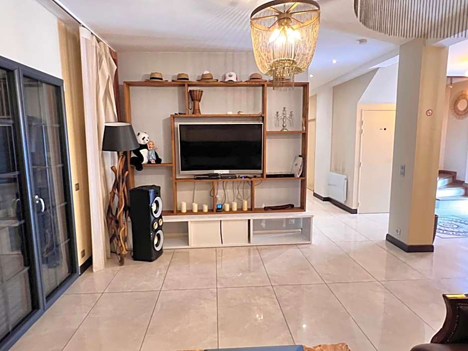 Paris Luxury Guest House - CDG Aéroport