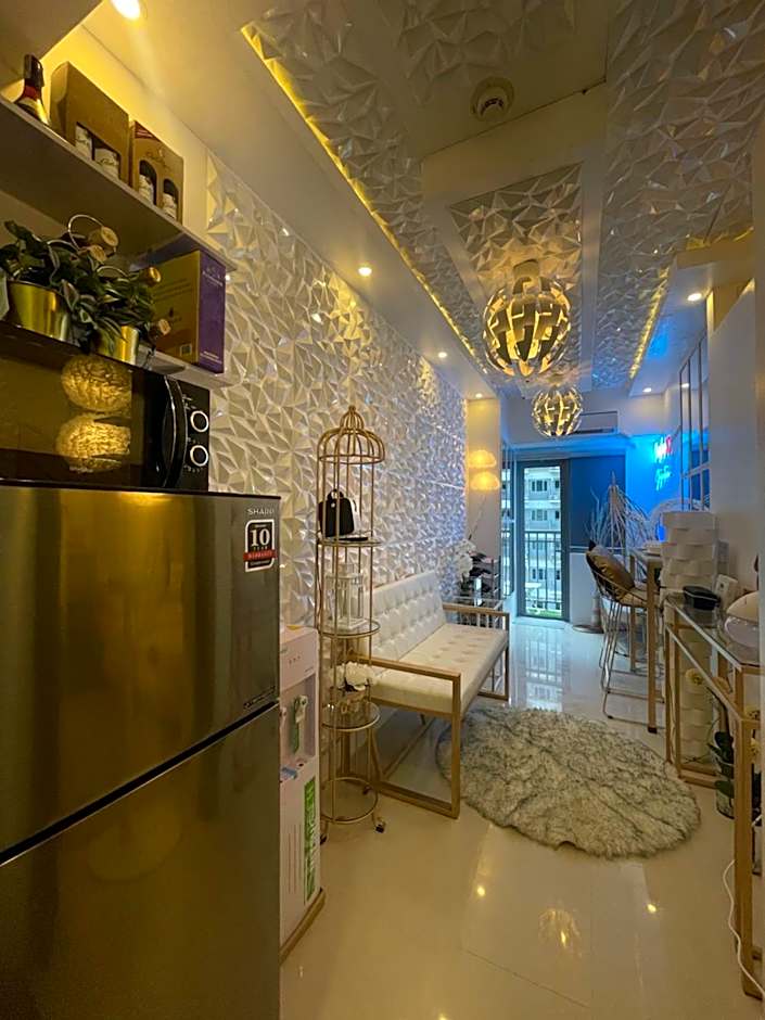 100mbps net,Unli Netflix in 75 inch tv in living room & Home Theater in Room