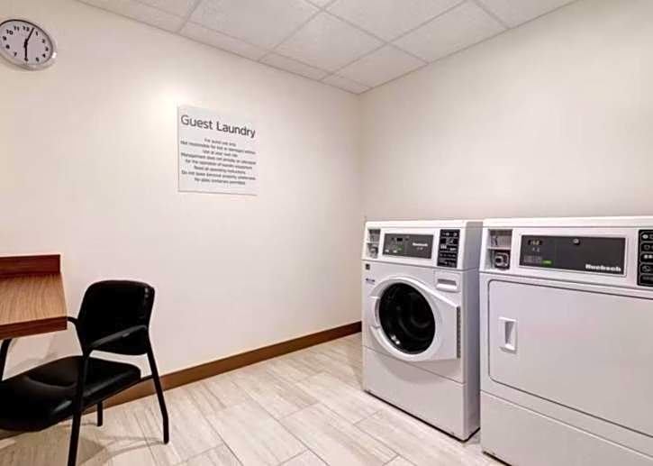 Holiday Inn Express & Suites - Detroit - Dearborn By IHG