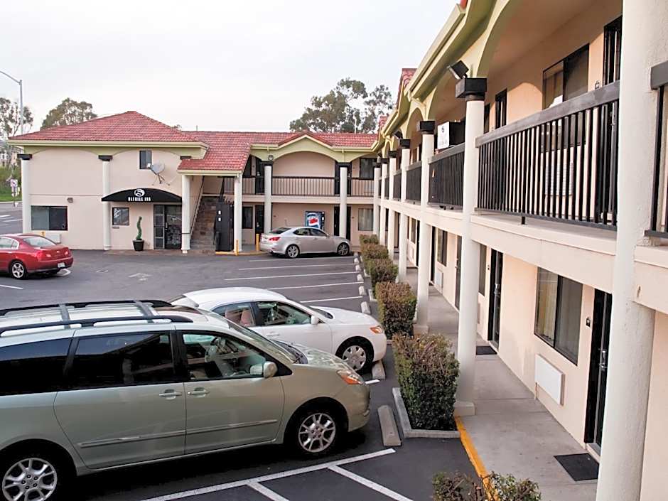 Bayhill Inn
