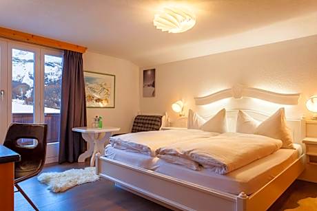 Family Room with Mountain View