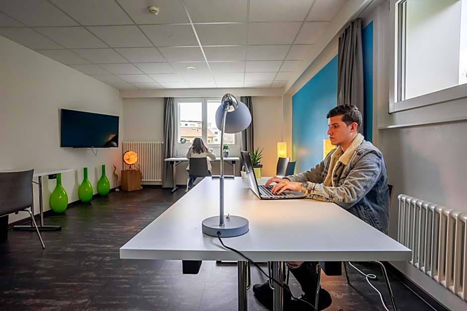 Nyon Hostel