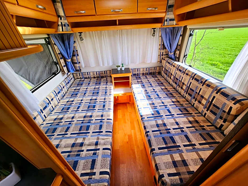 Ruime caravan op gezellige minicamping