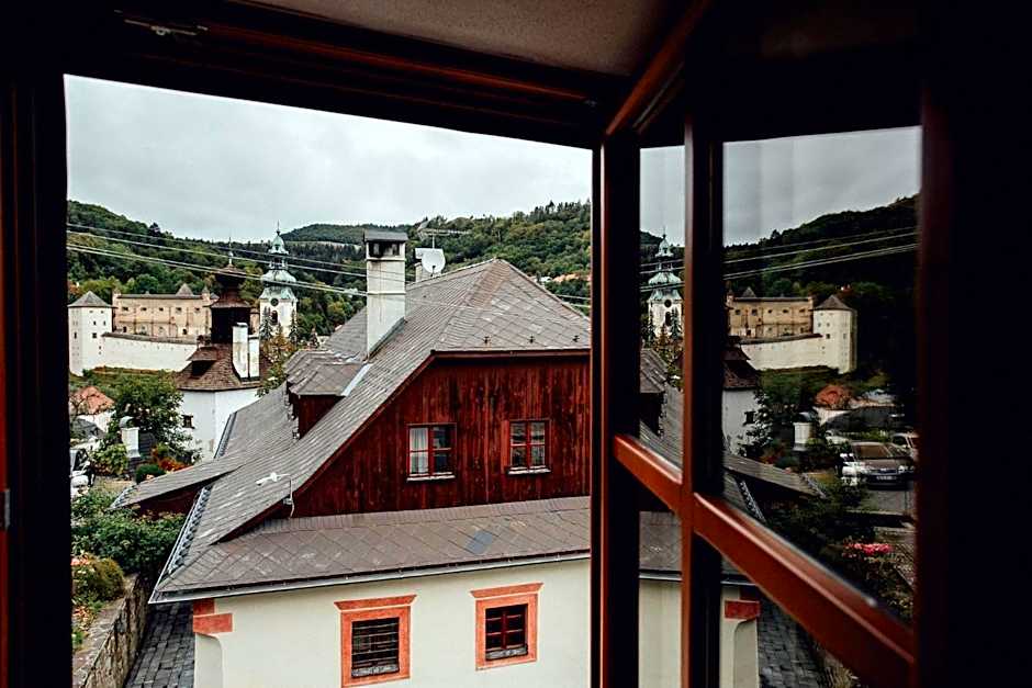 Resla Residence I, II, & Wellness