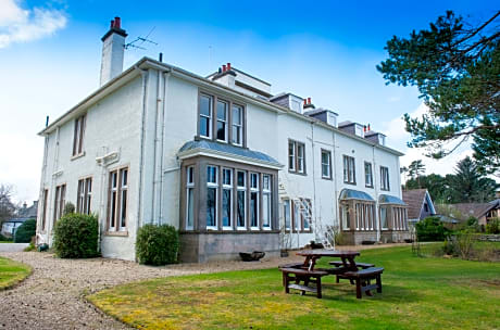 Invernairne Guest House