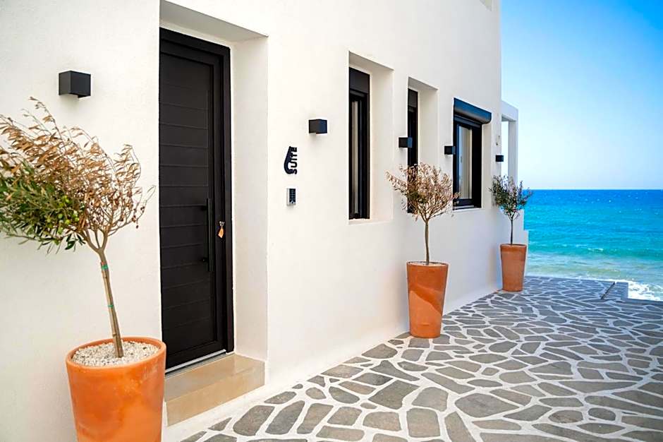 Portara Seaside Luxury Suites