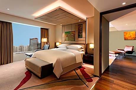 Executive Suite with Club Lounge Access