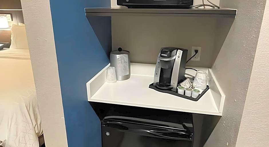 Holiday Inn Express Hotel and Suites Ada By IHG
