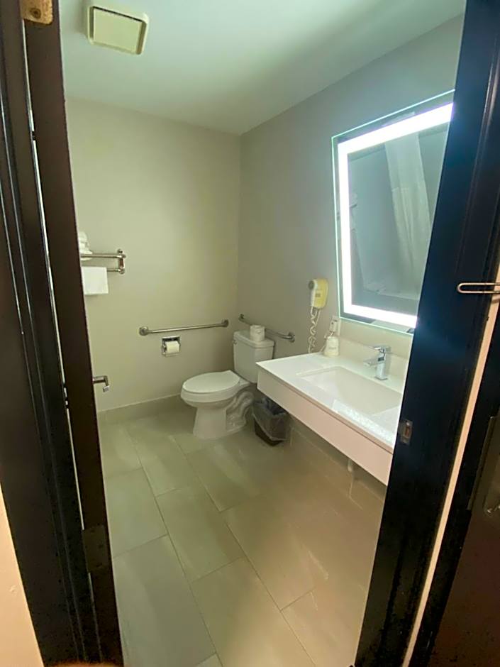 Baymont by Wyndham Oshkosh Airport