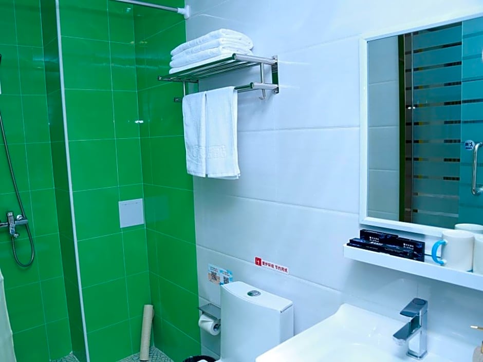 Shell Chengde Longhua County Xingzhou Road Hotel