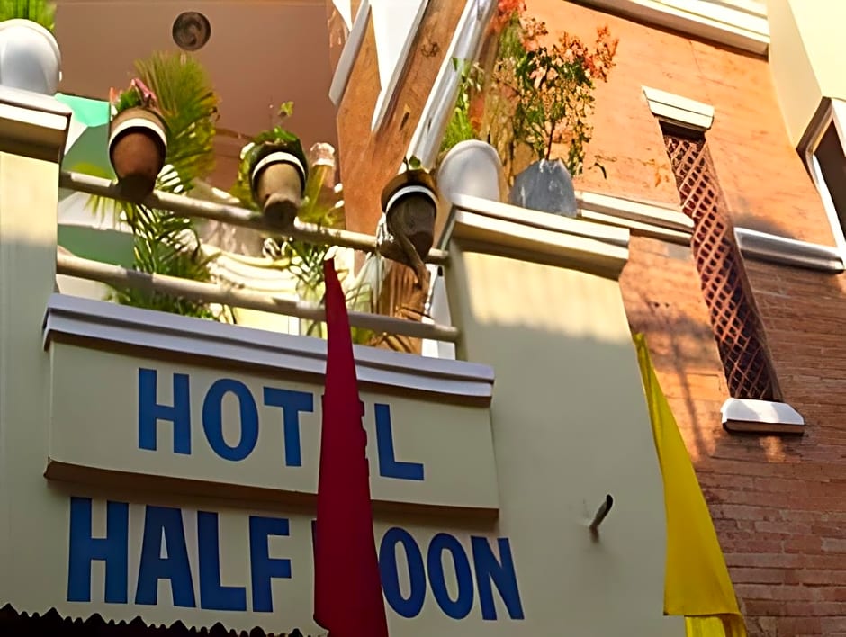 Hotel Half Moon