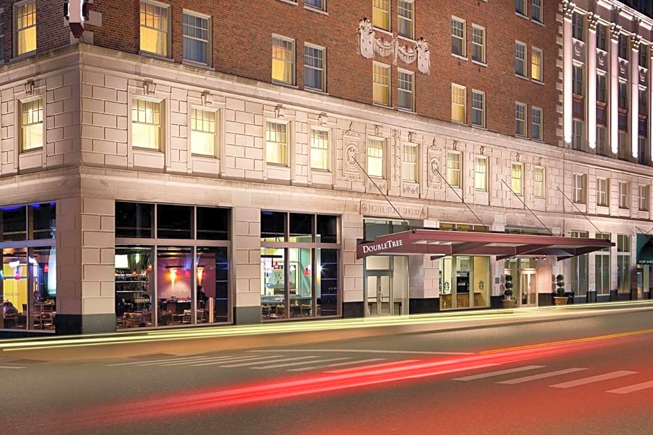 DoubleTree Suites by Hilton Hotel Detroit Downtown - Fort Shelby
