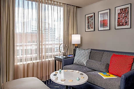 One-Bedroom Queen Suite