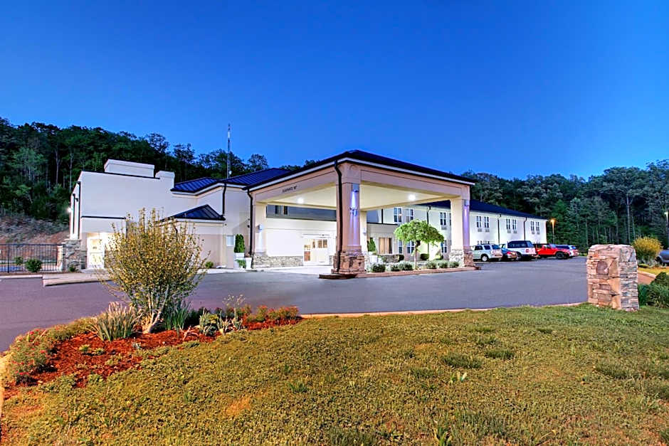 Holiday Inn Express Hurricane Mills Waverly By IHG
