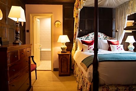 Sussex Four Poster Room