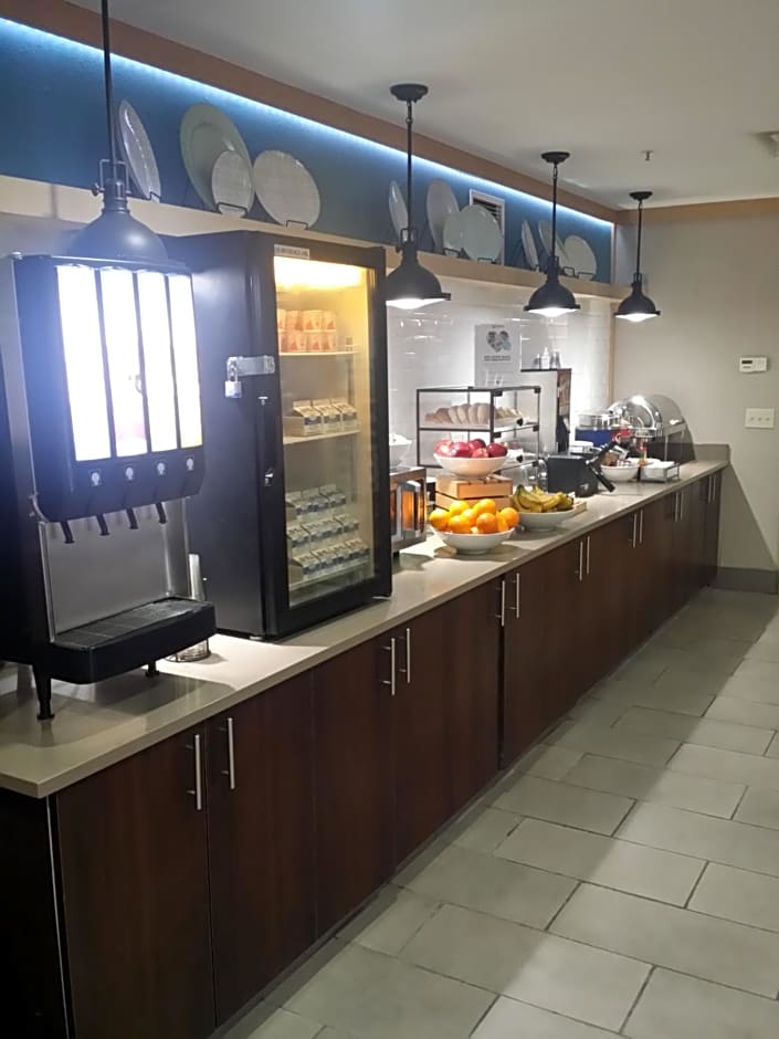 Country Inn & Suites by Radisson, Gillette, WY