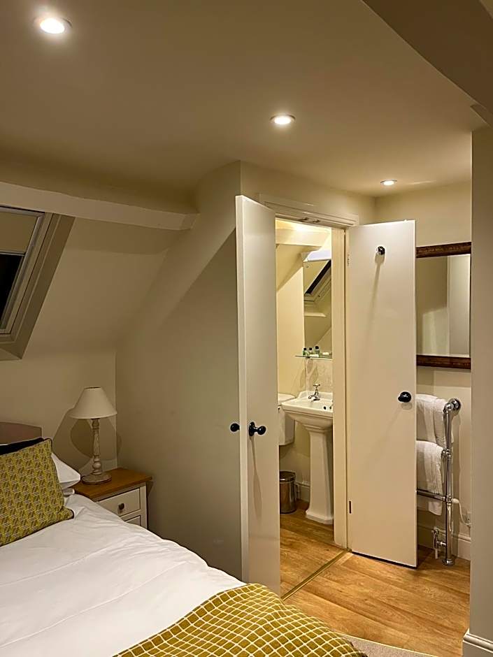 Cat and Custard Pot Inn