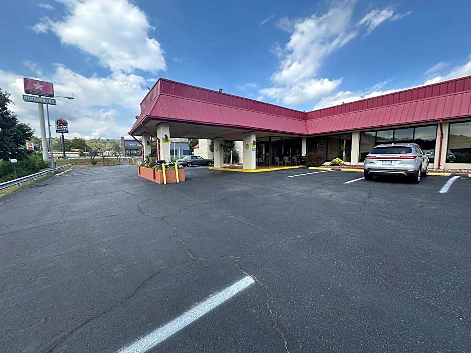 Hotel Red Rose by Townhouse Covington I-64