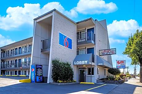 Motel 6 Portland OR Southeast