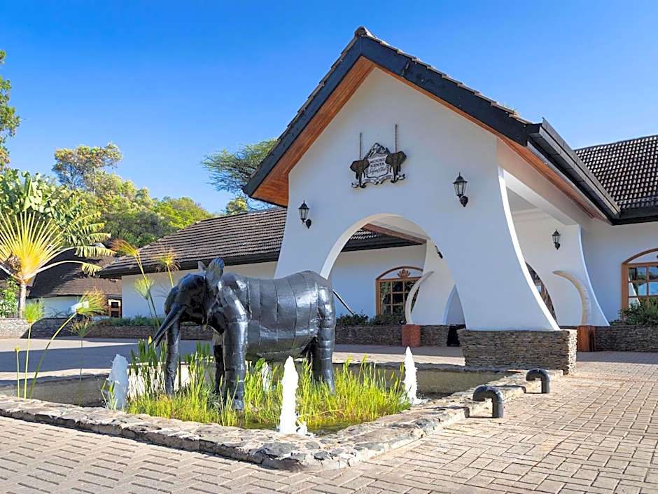 Fairmont Mount Kenya Safari Club