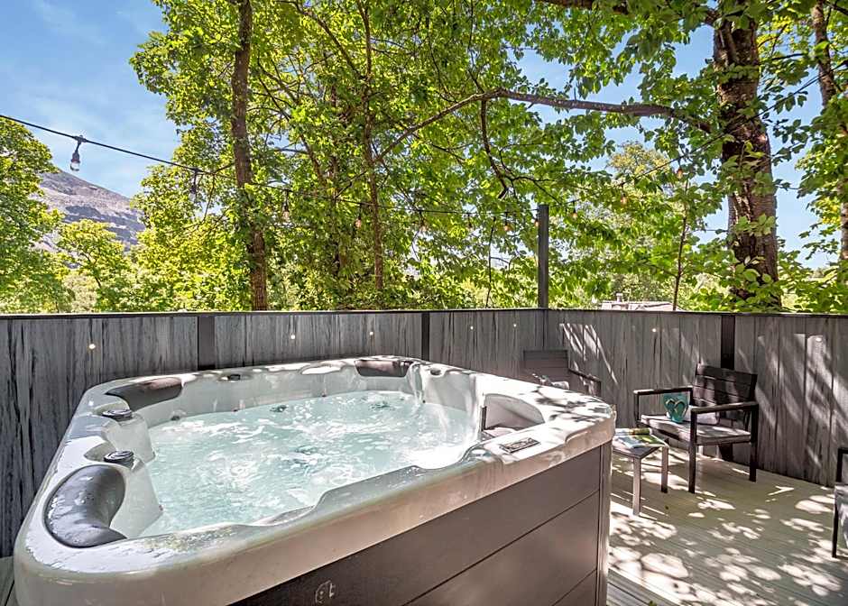 Ogwen Bank Caravan And Lodge Park