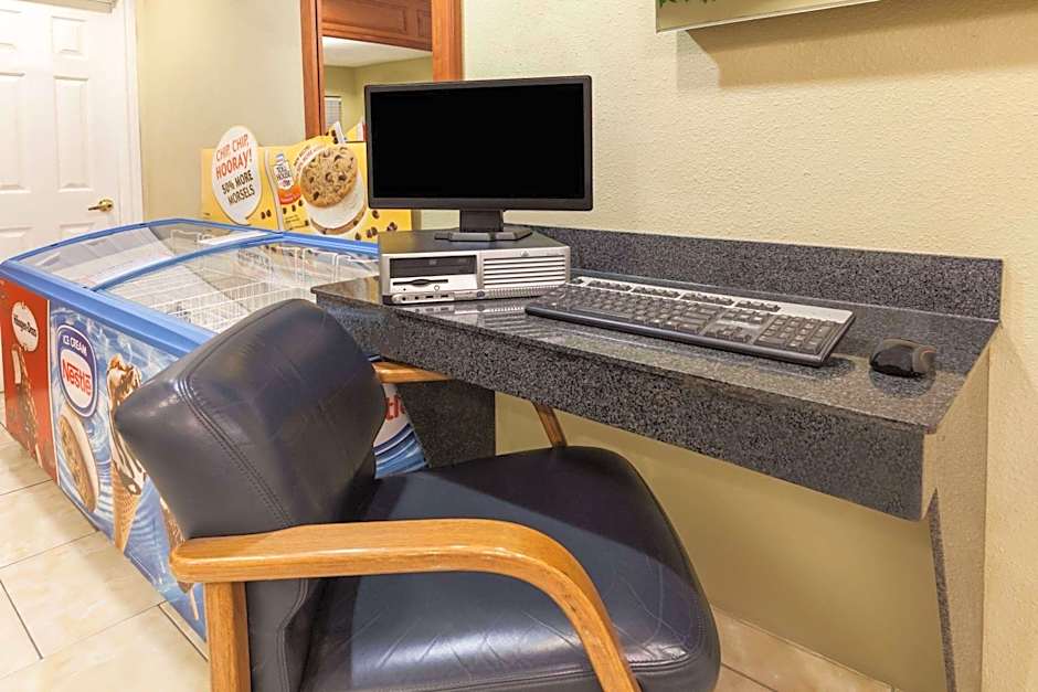 Days Inn by Wyndham Houston East