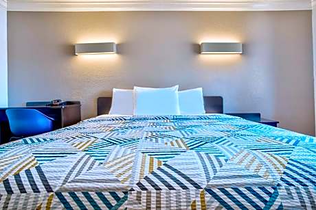 Queen Room - Smoking