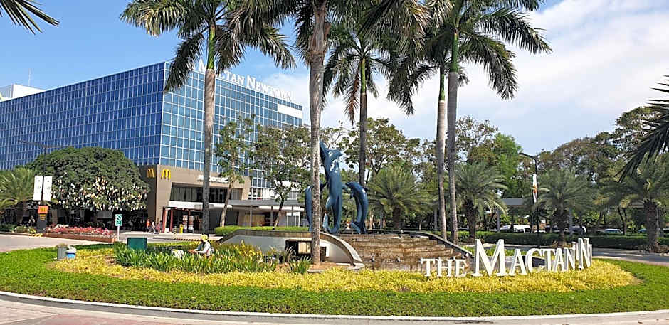 Mactan Newtown Condo with Garden and Ocean View 8NEWTOWN BLVD