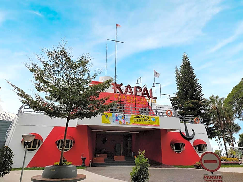 Kapal Garden Hotel at Taman Rekreasi Sengkaling
