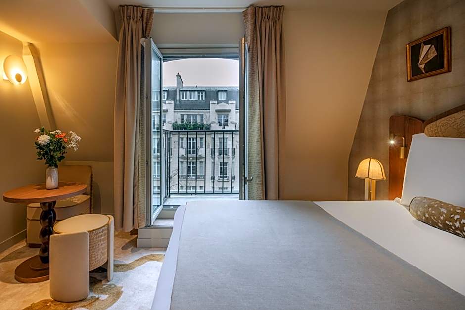 Photo 1 of 5 of Classic, Eiffel Tower View