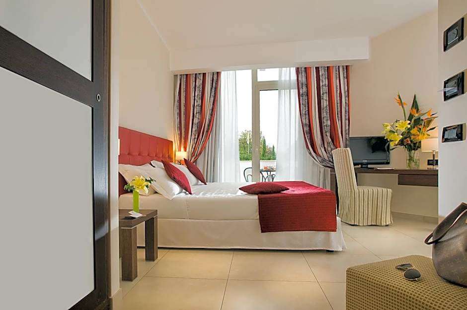 Cardinal Saint Peter Hotel