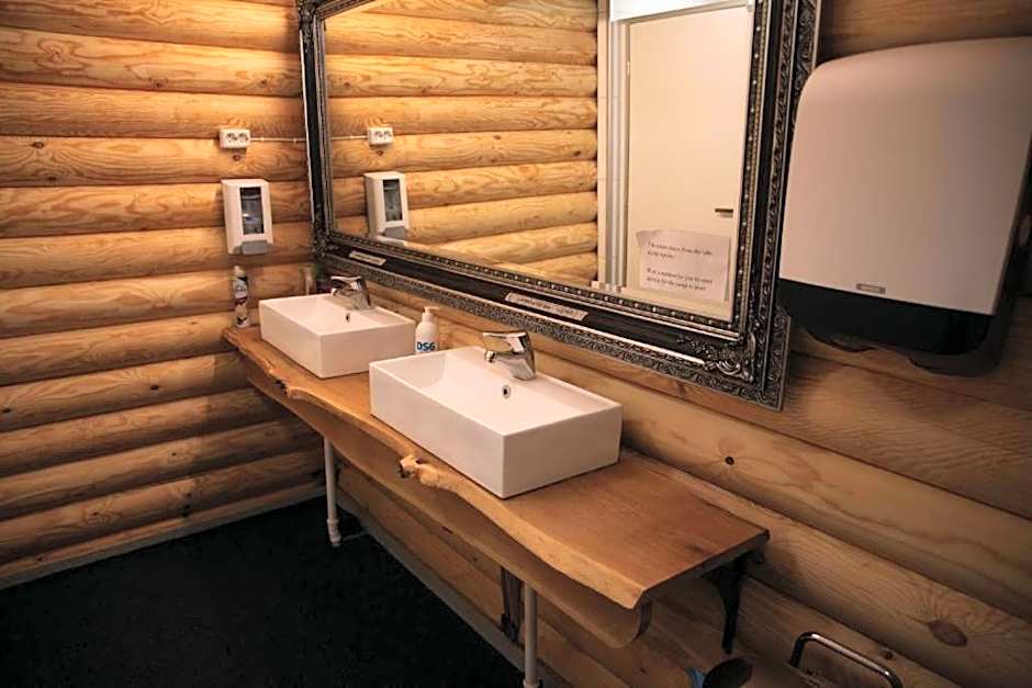 Rafi - The Village of Silence, Aurora Cabin 3