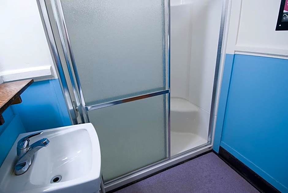 Ocean Island Inn | Backpackers | Suites